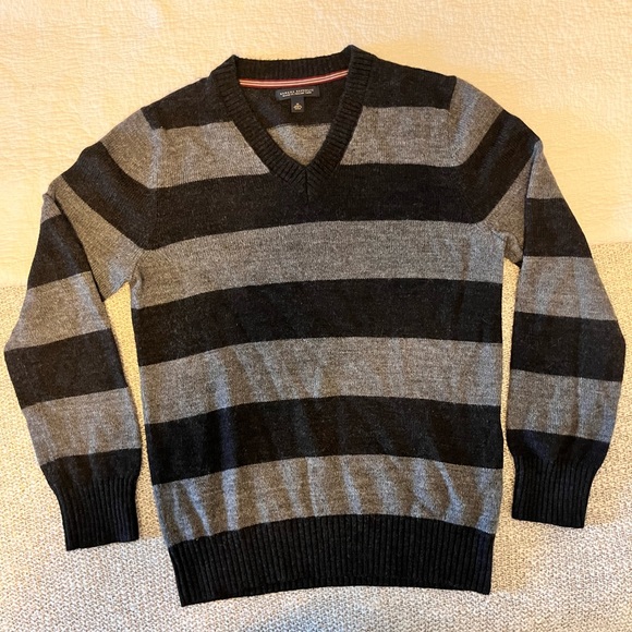 Banana Republic Italian Yarn Sweater - Picture 2 of 3